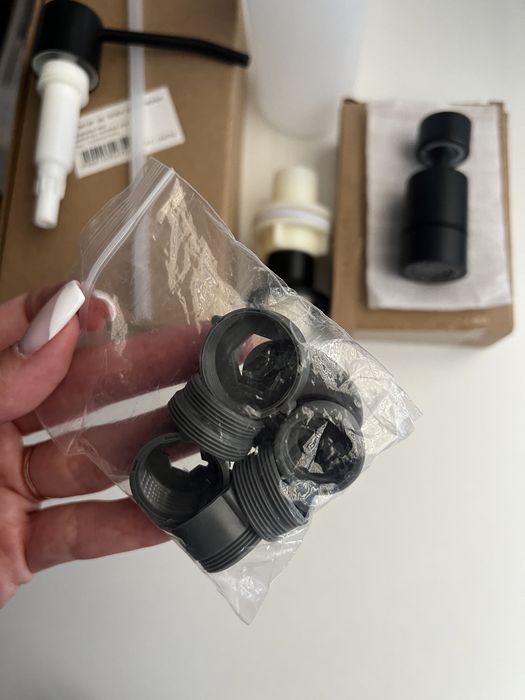 Дозатор за течен сапун за вграждане и аератор за мивка 360 градуса