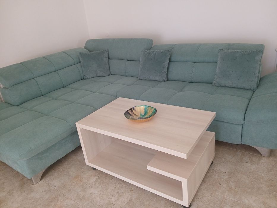 Vând mobilier și colțar