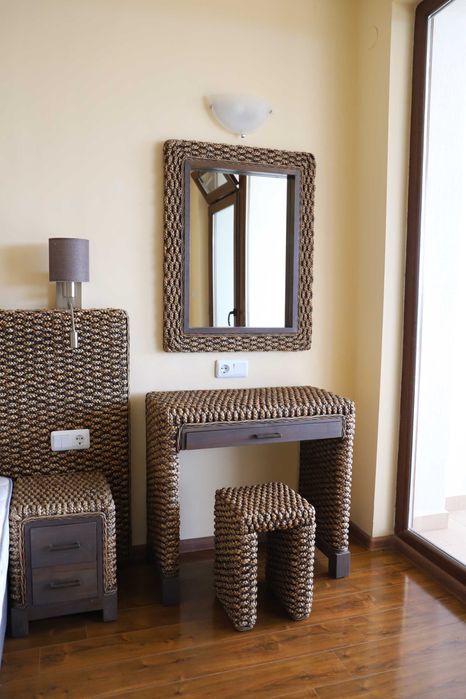 4 различни сета тоалетка с огледало – естествен ратан