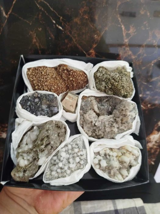 Различни видове минерали