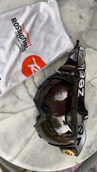 Ochelari ski/snowboard Zeal Optics, cu lentila oglindita și sitem Rail Lock pentru schimbarea lentilei
