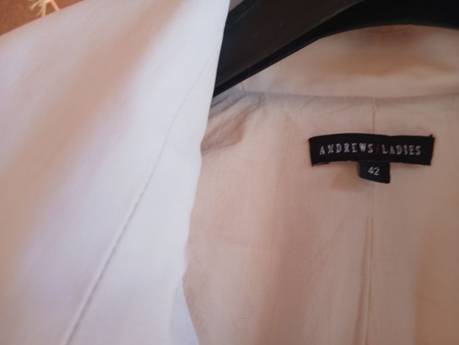 Бял дамски шлифер