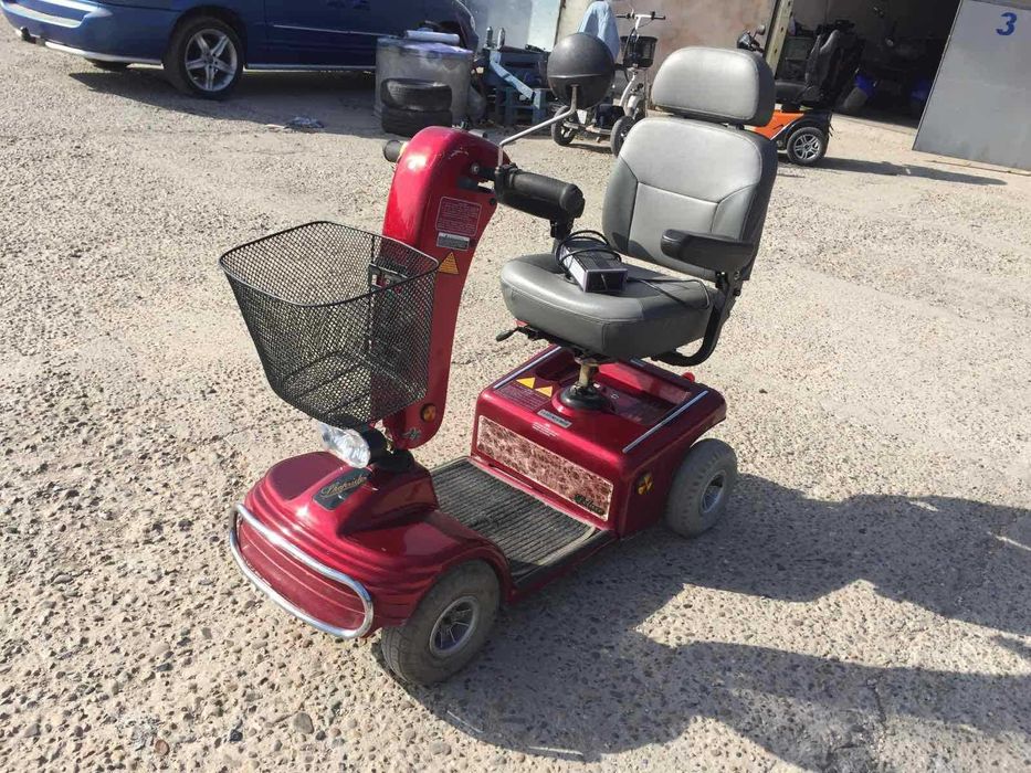 Скутер за трудно подвижни хора или инвалиди