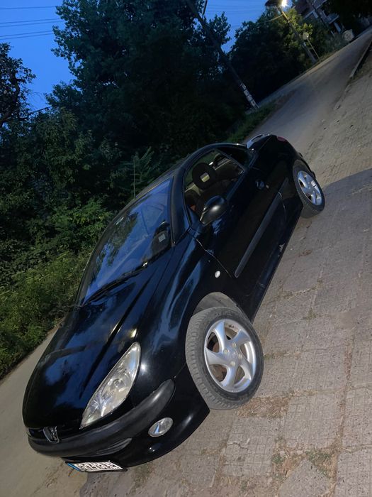 Продавам личния си автумобил Пежо 206cc