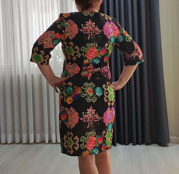 Платье цветастое нарядное