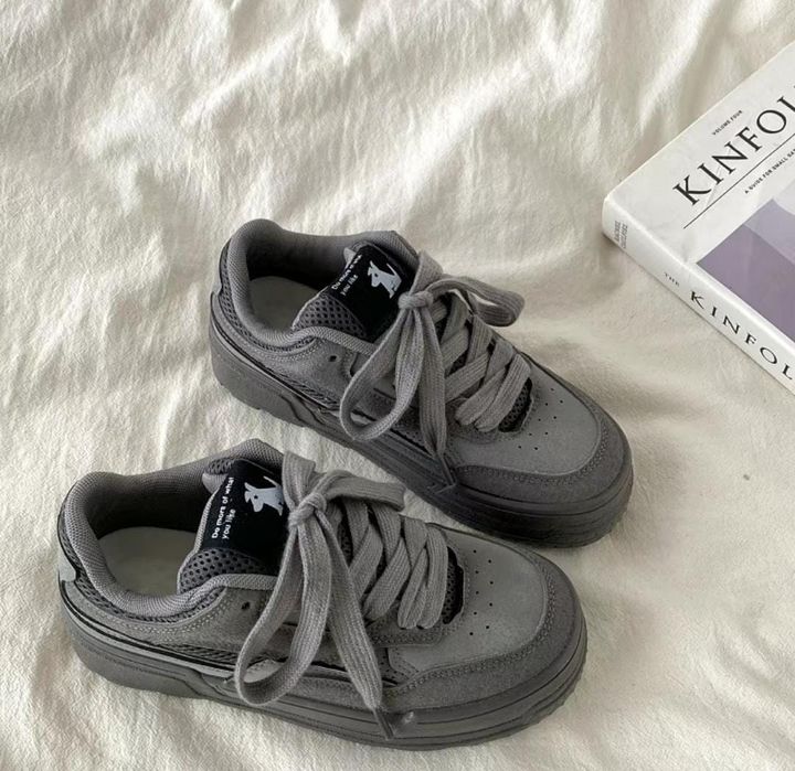 Продам кроссовки новые