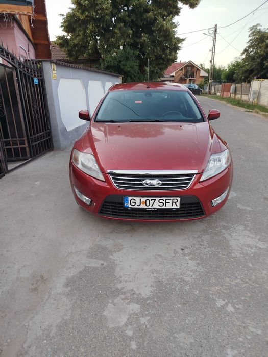 Vând Ford Mondeo ghia