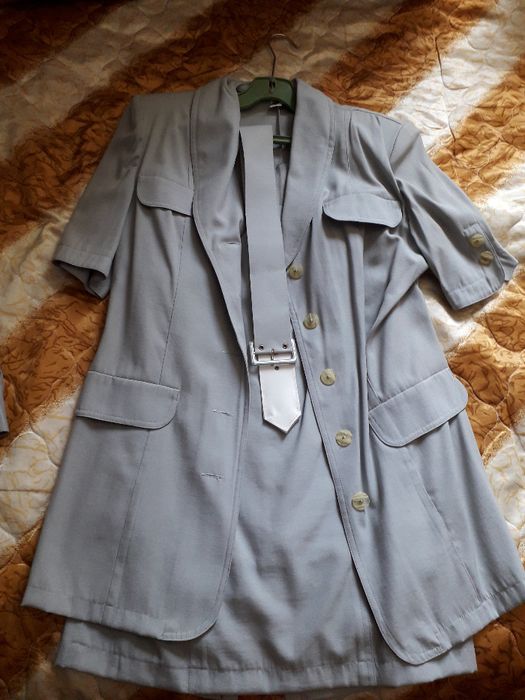 Дамски костюм в сиво 46 размер