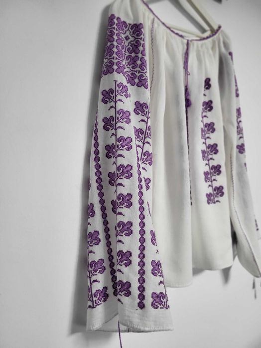 Ie tradiționala cusuta  100% manual