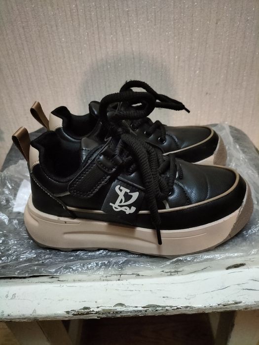 Продам кроссовки детские б/ у