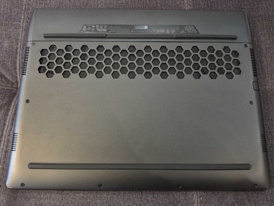 Alienware m15 R7 - i7 12700h / 16 Ram / RTX 3060 / 512 SSD