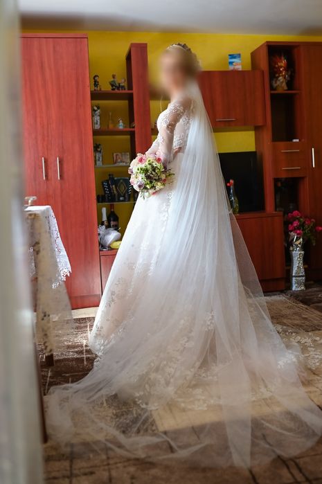Vând rochie de mireasă și Costum de Mire