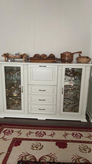 Гостинный шкаф сатылады