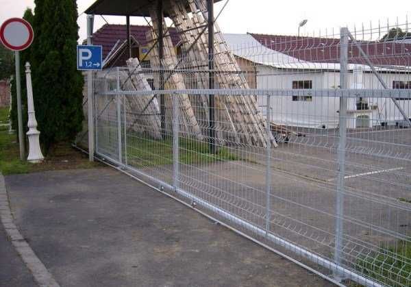 Garduri si porti din panou stil jaluzele, sipca metalica, plasa si BCA