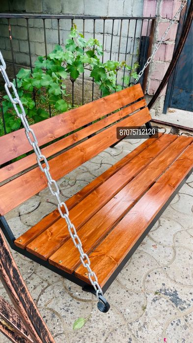 Качели кованые садовые