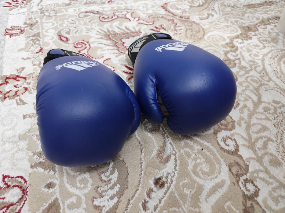 Продаю боксерские перчатки