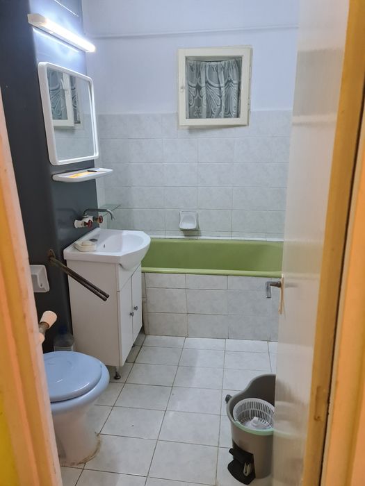 Vand apartament zona H-uri