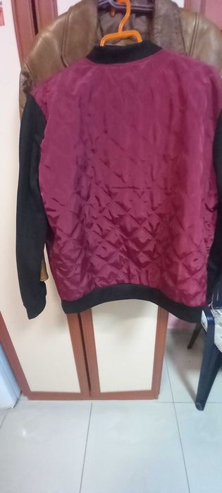 Продават се дамски якета