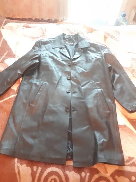 Продаю кожаный плащ