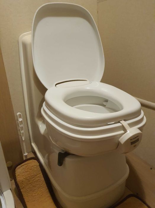 Piese rulota / Colac de wc cu capac Thetford c200