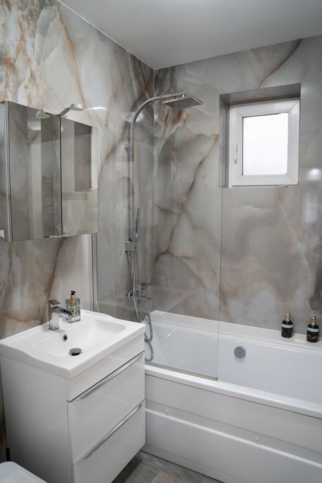Ultracentral apartament 2 camere decomandat de inchiriat termen lung