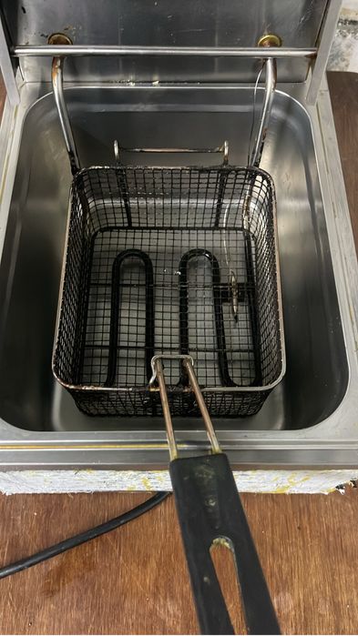 Фритюрница в отличном состоянии