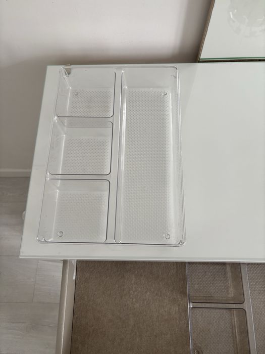 Тоалетка с огледало + подарък органайзери