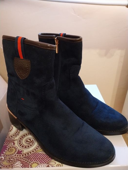 Дамски велурени боти