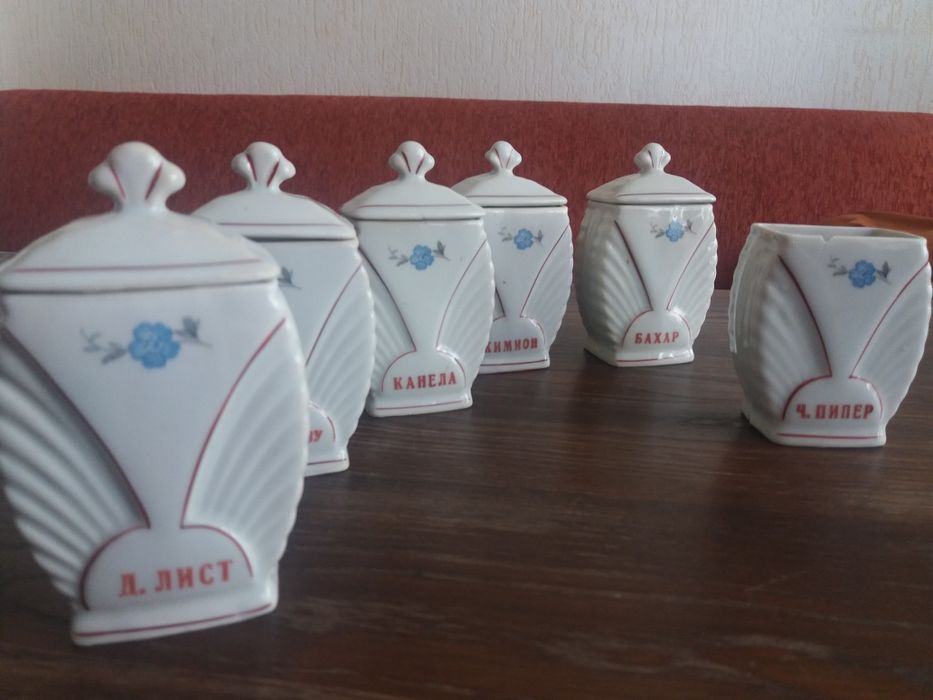 Ретро сервизи за подправки.