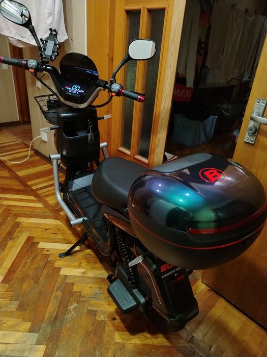 Бонви с шествии акуммуляторами в отличном состоянии