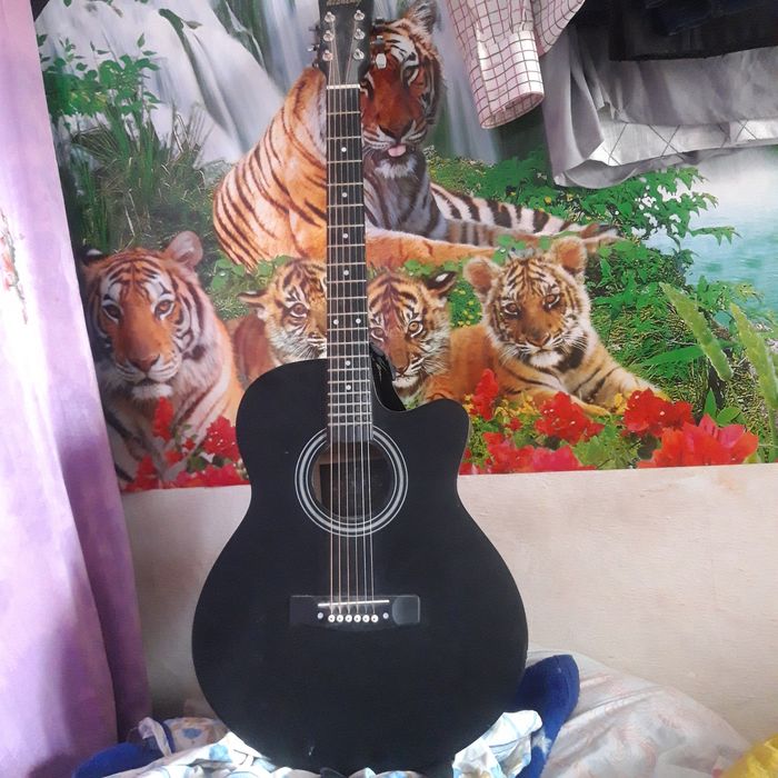 Гитара сатам .срочно