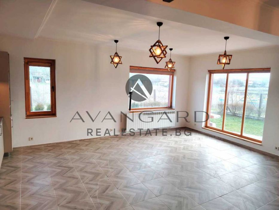 оф.25077 Самостоятелна къща в с. Скутаре