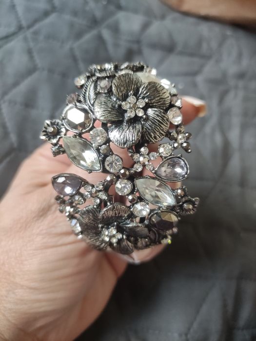 Декоративна гривна за ръка