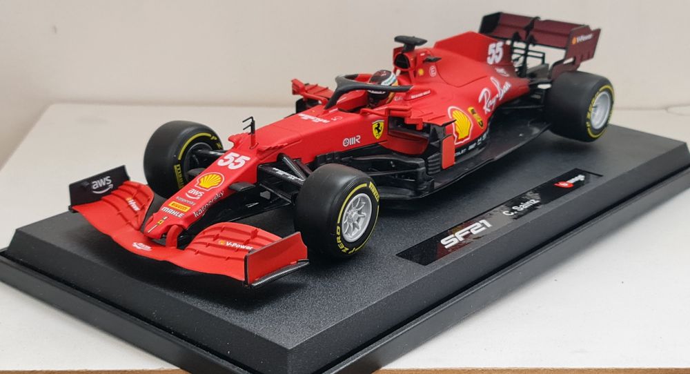 FERRARI SF21 C. Sainz Bburago 1:18