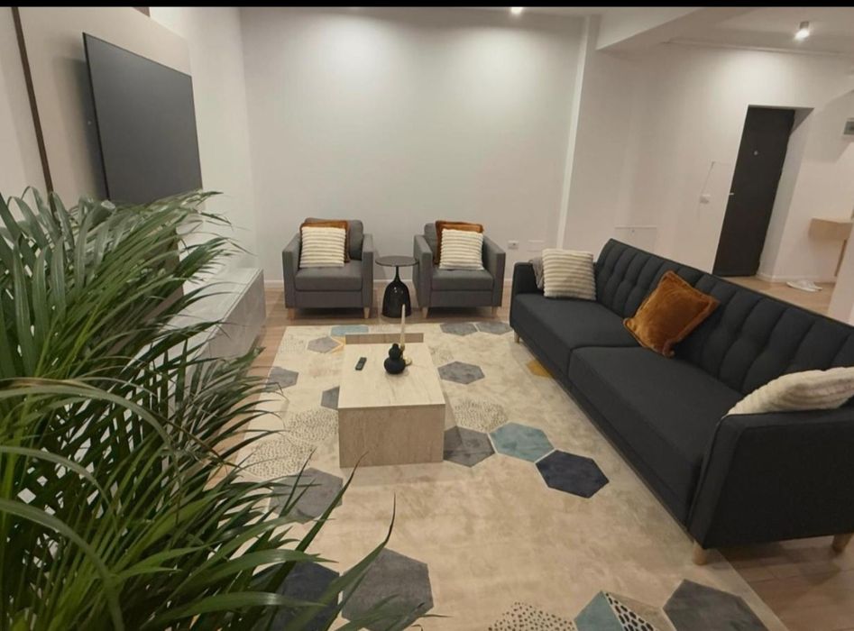 De Inchiriat Apartament 2 Camere Bloc Nou + Loc Parcare