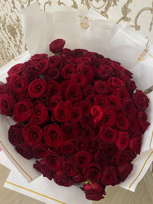 Үлкен гүл. 77шт роза