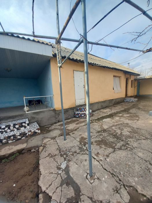 Бустонлик тумани Азадбашда 4 сотик 4 хона ховли сотилади йулга якин