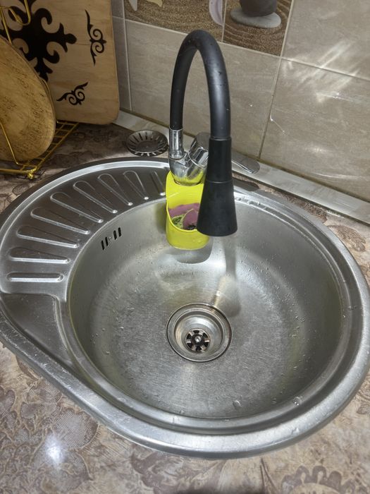 Продается железная мойка вместе со смисителем
