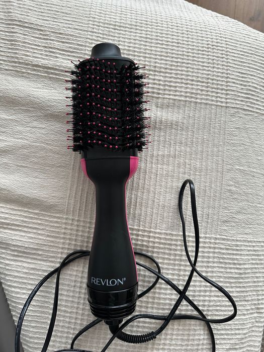Perie Perie electrica fixa Revlon One-Step Hair Dryer & Volumiser, pentru par mediu si lung, Negru