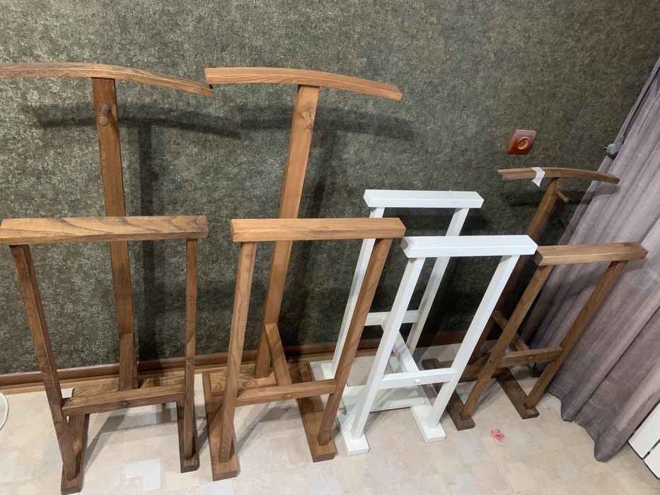 Вешалка напольная дерево. Цену уточняйте.