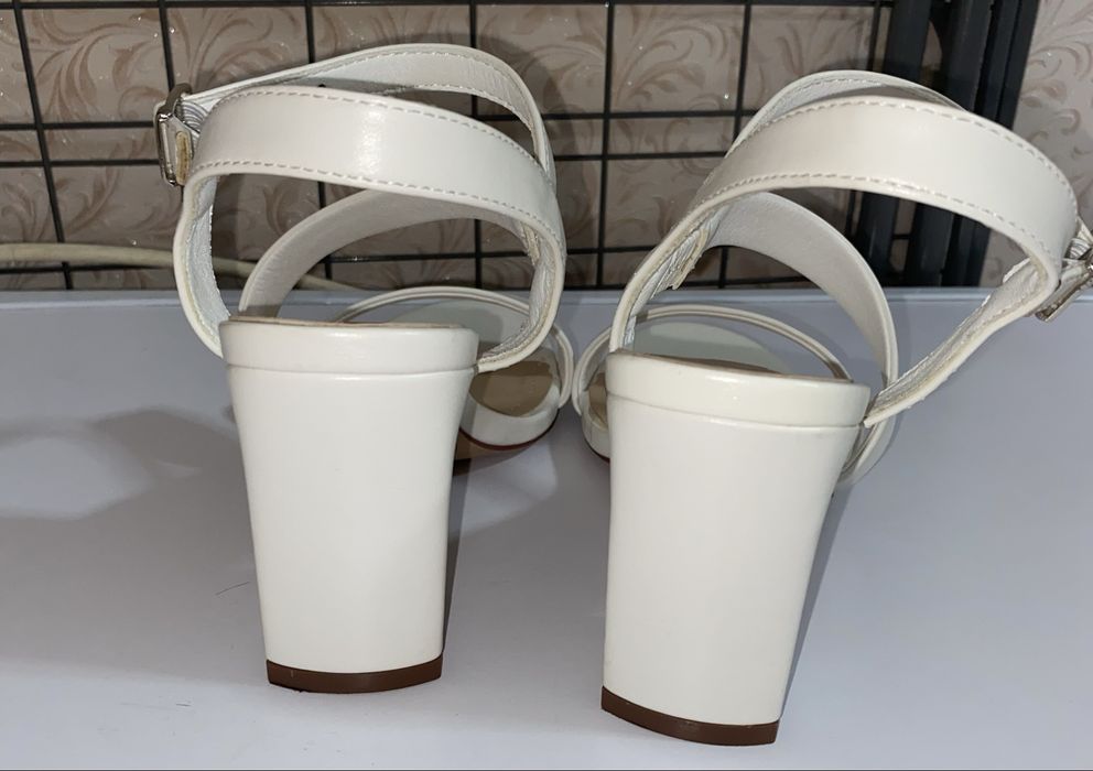 Продам туфли новые