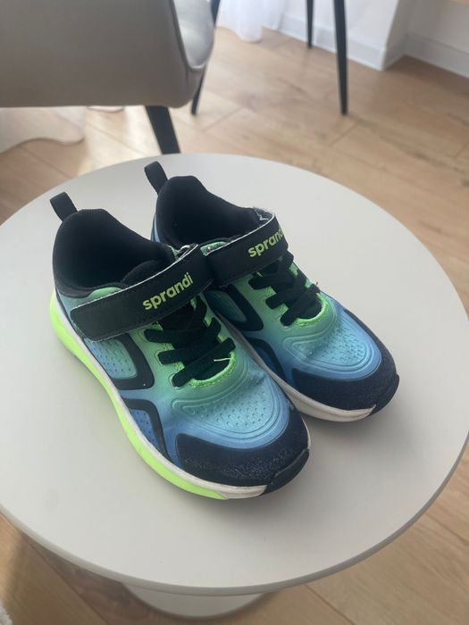 Adidasi cu luminite sprandi marimea 30