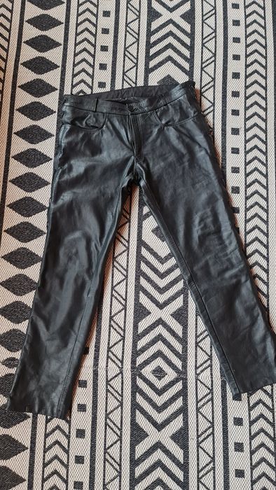 Pantaloni moto din piele