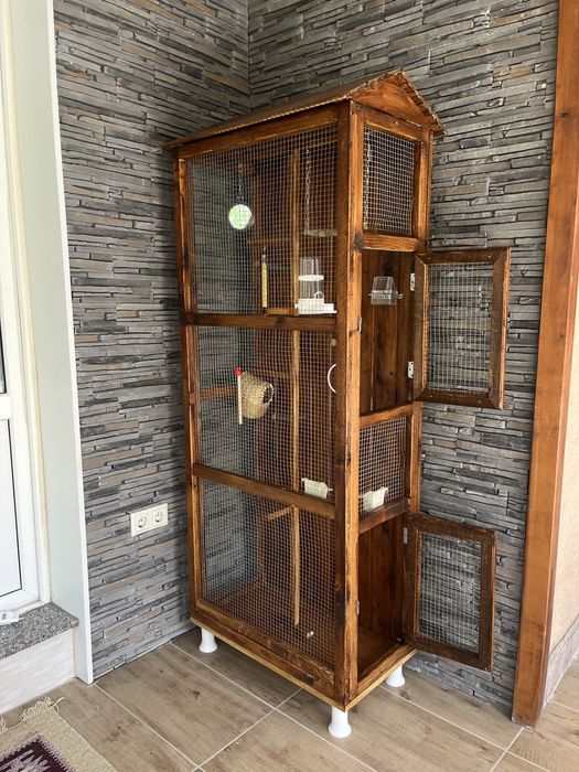 Colivie papagali din lemn