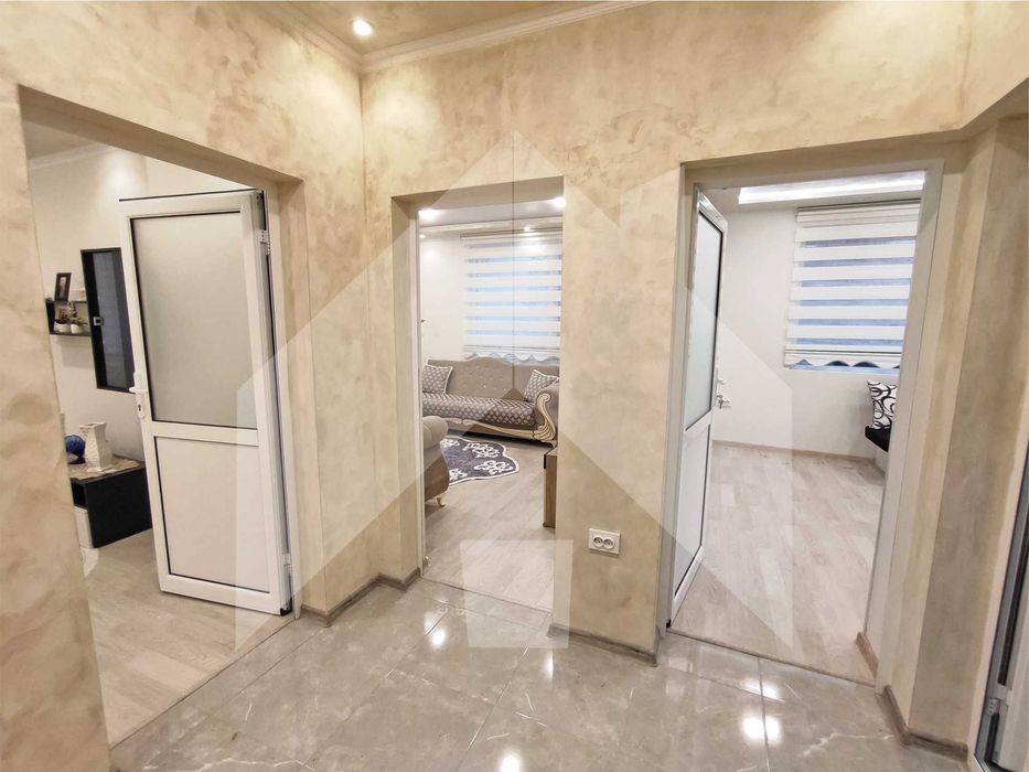 Продава се Тристаен апартамент в Нови пазар - 75 кв.м за 1054 €/кв.м - Снимка #10