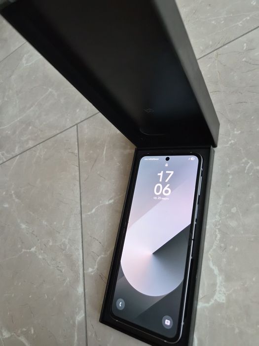 Samsung Z Flip 6 512 GB 12 GB