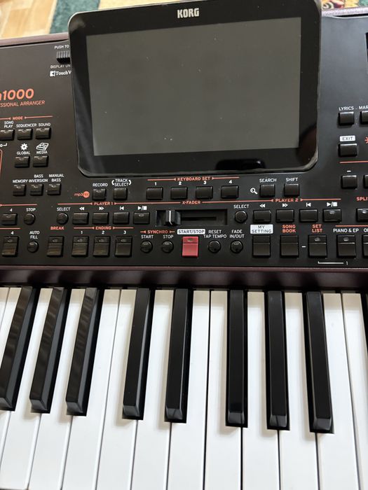 Синтезатор корг па 1000