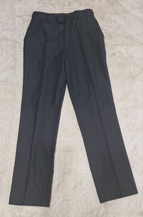 Продам школьную одежду.