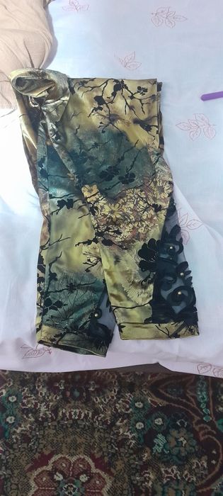 Женская платье со штанами.