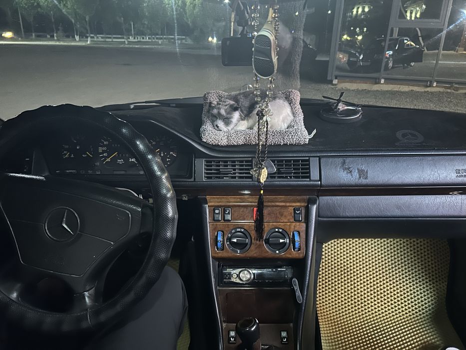 Продаю мерседес Е 200 W124